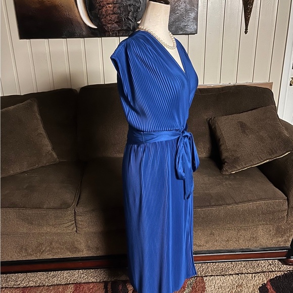 Lean On Klopman • Vintage • 1970’s • USA • Size 8 • Blue • Pleated • Dress - Picture 15 of 16